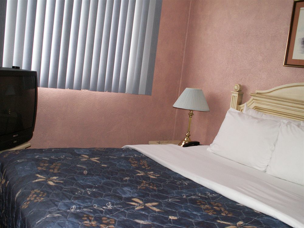 Sand Castle Suites Motel Port Elgin Exterior photo