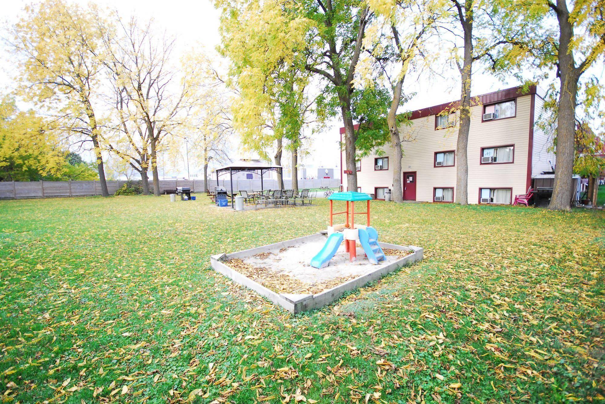 Sand Castle Suites Motel Port Elgin Exterior photo